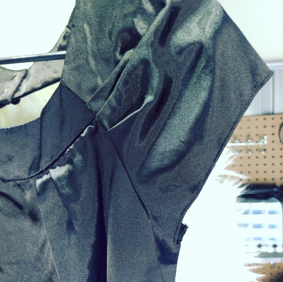 SILKY *M* OPEN Keyhole back CLASSY Cocktail Little Black Dress - Picture 6 of 8